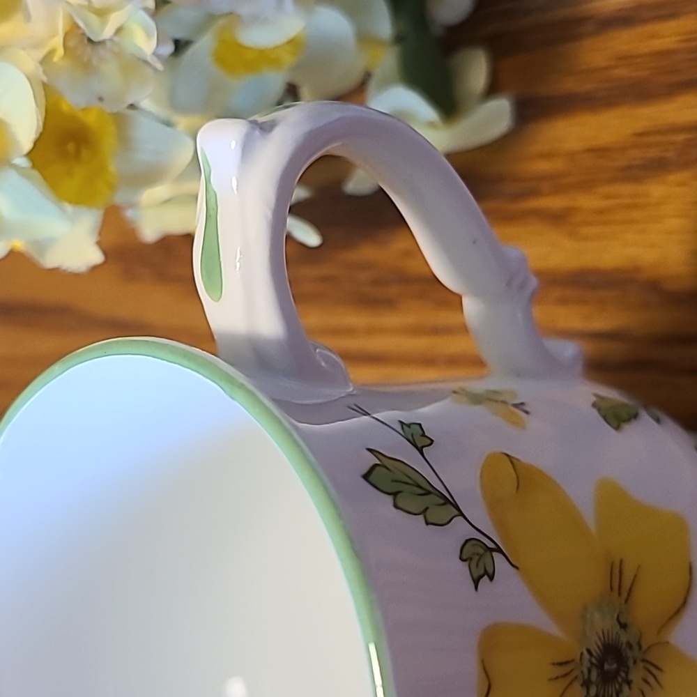 Royal Victoria Floral Fine China Tea Cups - Picture 4 of 10